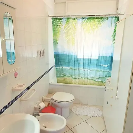 Spacious With Sea View In 180 M² Lejlighed